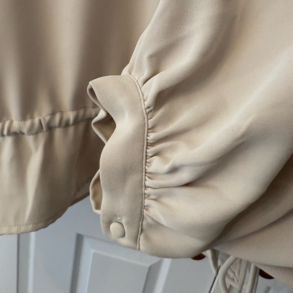 Dynamite Light Beige Long Sleeve Blouse Size Medium - Picture 5 of 10